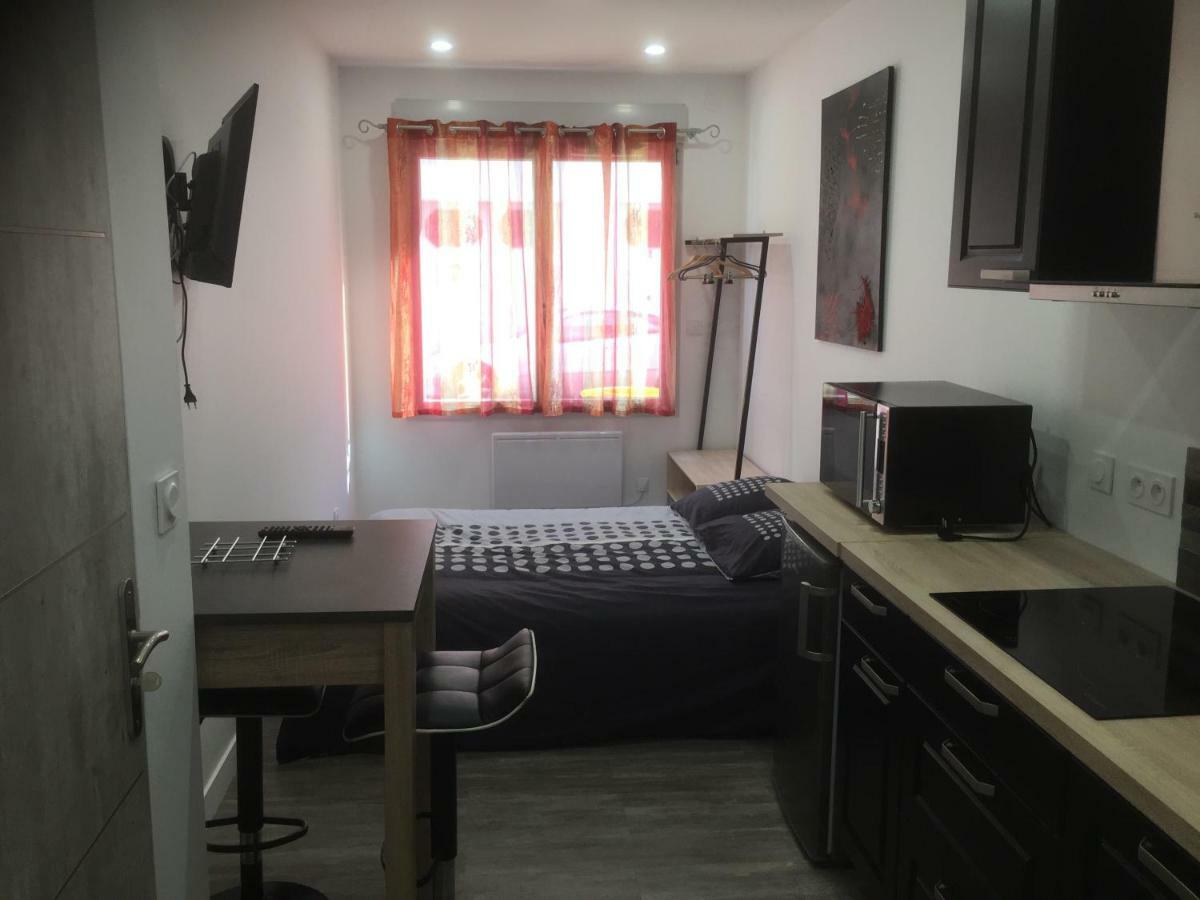 Le Studio De Moliere มงต์ลูซง ภายนอก รูปภาพ